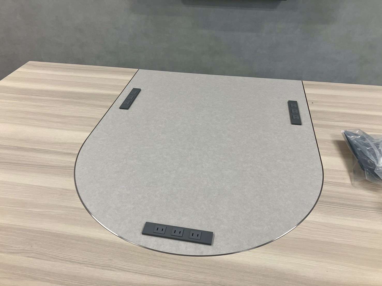 家具コンセント大量取り付け